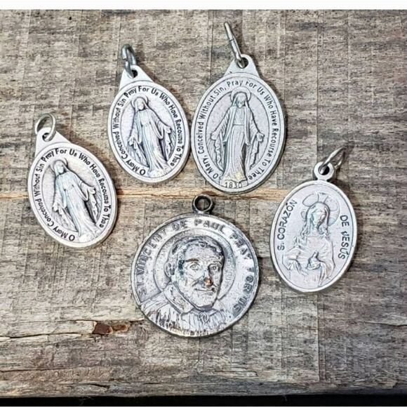CHRISTIAN RELIGION Saint Medals Pendants Religious Silver Tone Medallions Set - Picture 1 of 6